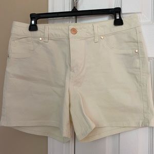 Women’s 1822 Denim Shorts. Size 10. Off White